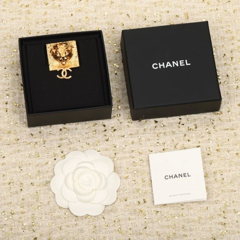 Comfortable Chanel Brooches 224395