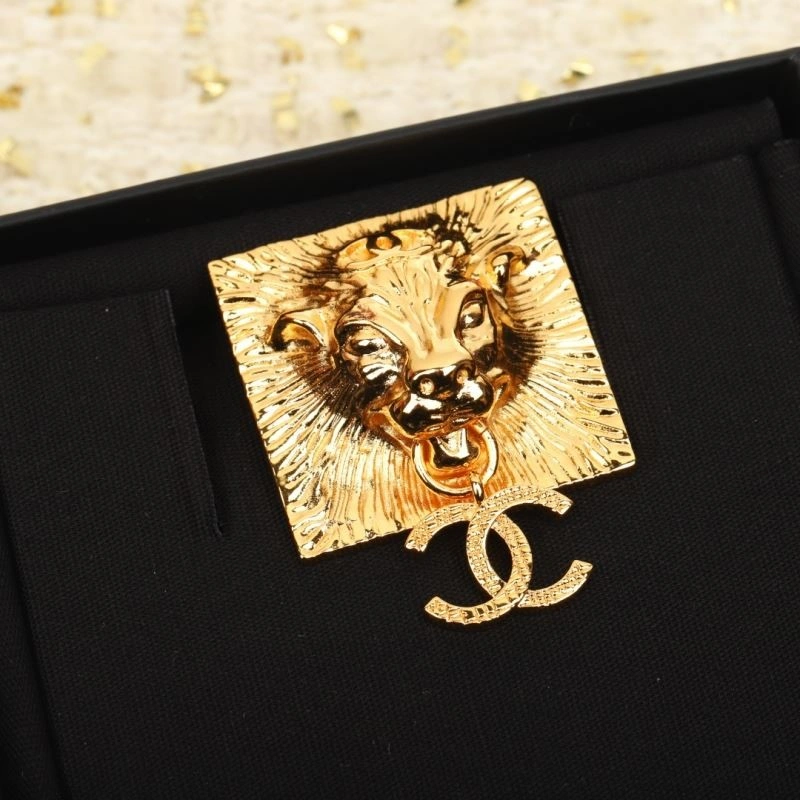 Comfortable Chanel Brooches 224395