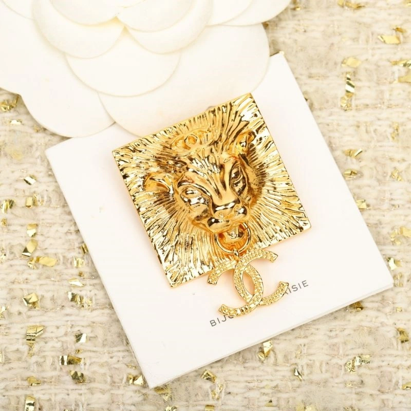 Comfortable Chanel Brooches 224395