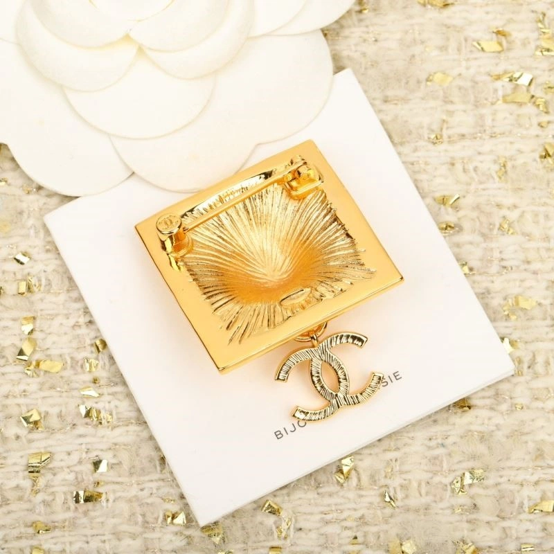 Comfortable Chanel Brooches 224395