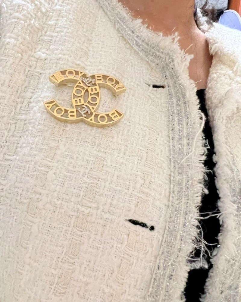 Trendy Chanel Brooches 224353