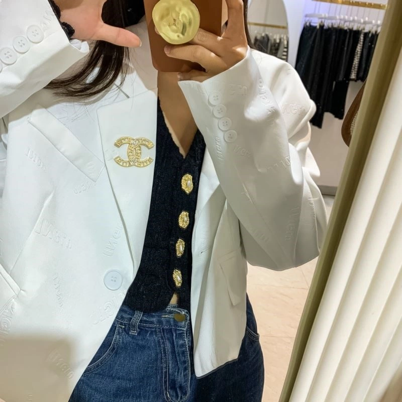 Trendy Chanel Brooches 224353