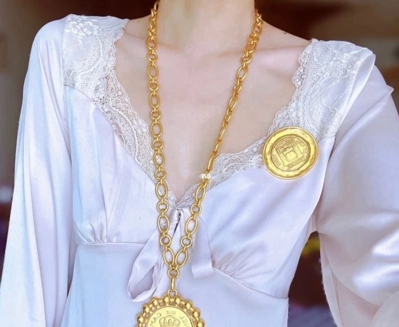 Chanel Brooches TimelessDesign 224391