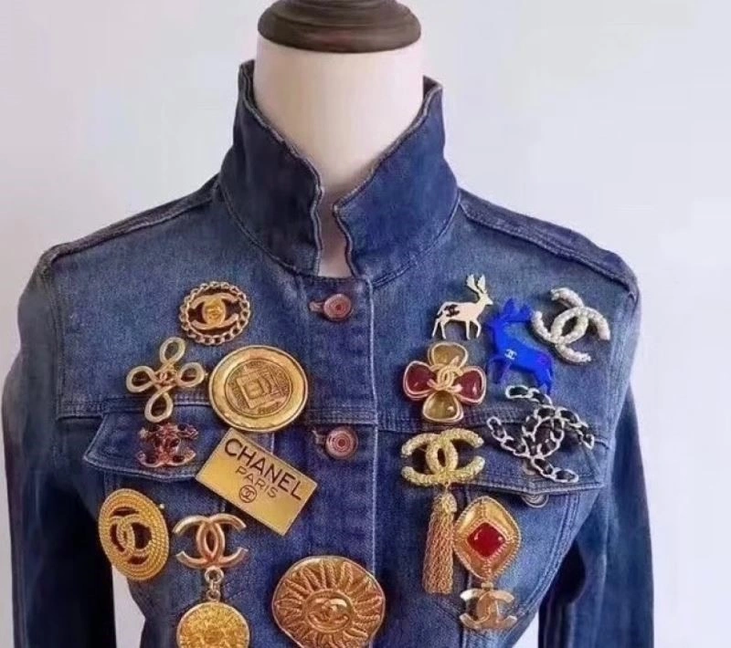 Chanel Brooches TimelessDesign 224391