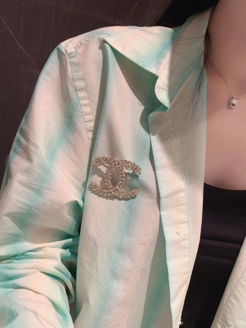 Chanel Brooches UrbanChic 224392