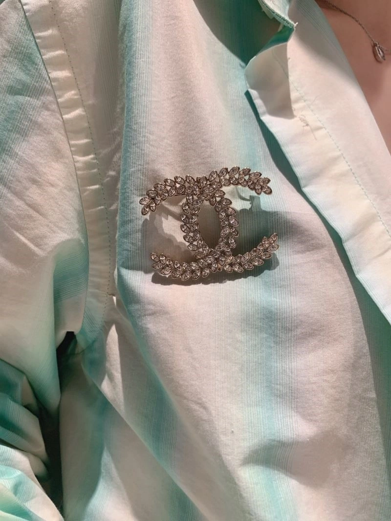 Chanel Brooches UrbanChic 224392