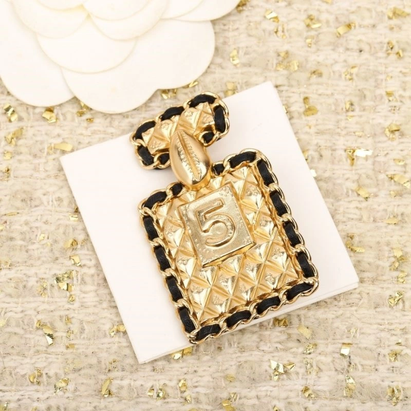 Trendsetting Chanel Brooches 224333