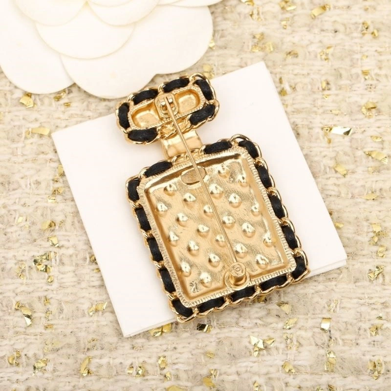 Trendsetting Chanel Brooches 224333