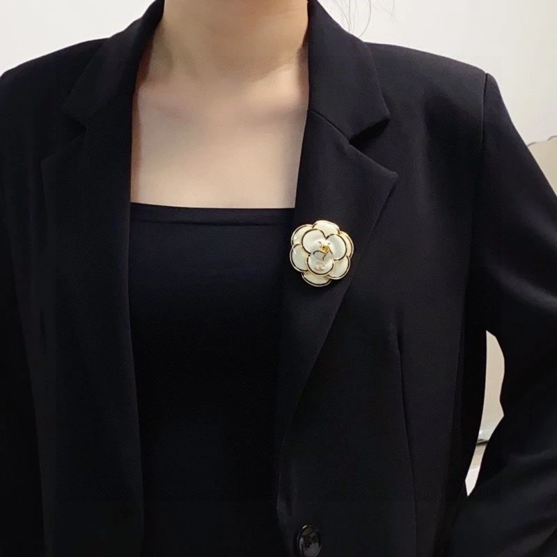 SmoothTexture Chanel Brooches 224341