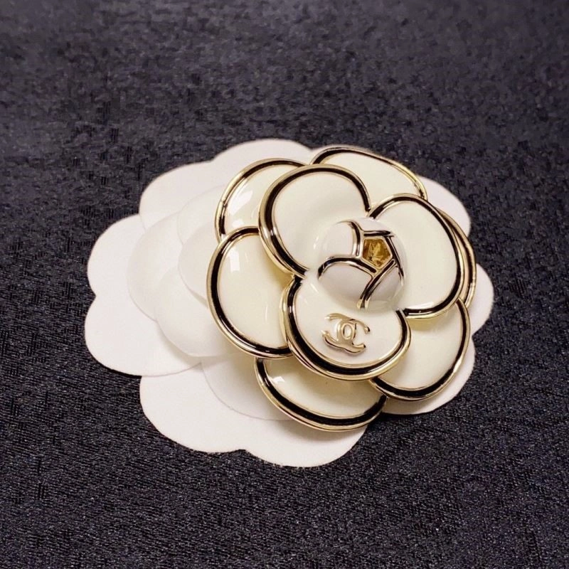 SmoothTexture Chanel Brooches 224341