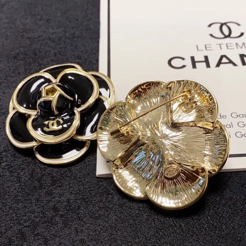 SmoothTexture Chanel Brooches 224341