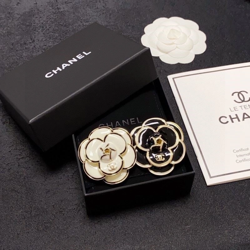 SmoothTexture Chanel Brooches 224341