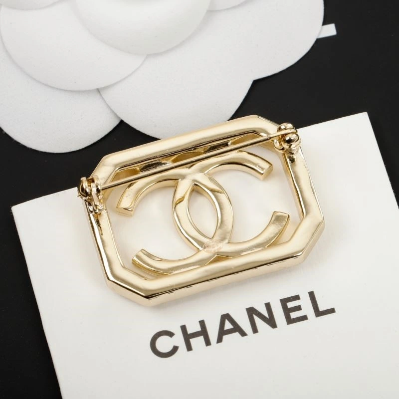Affordable Chanel Brooches 224339