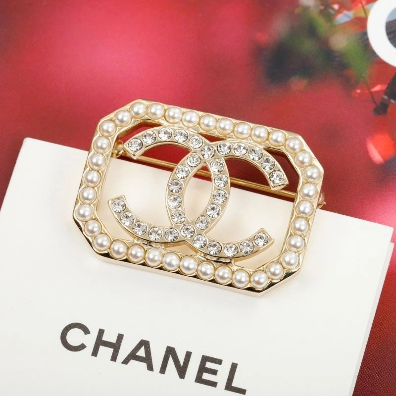 Affordable Chanel Brooches 224339