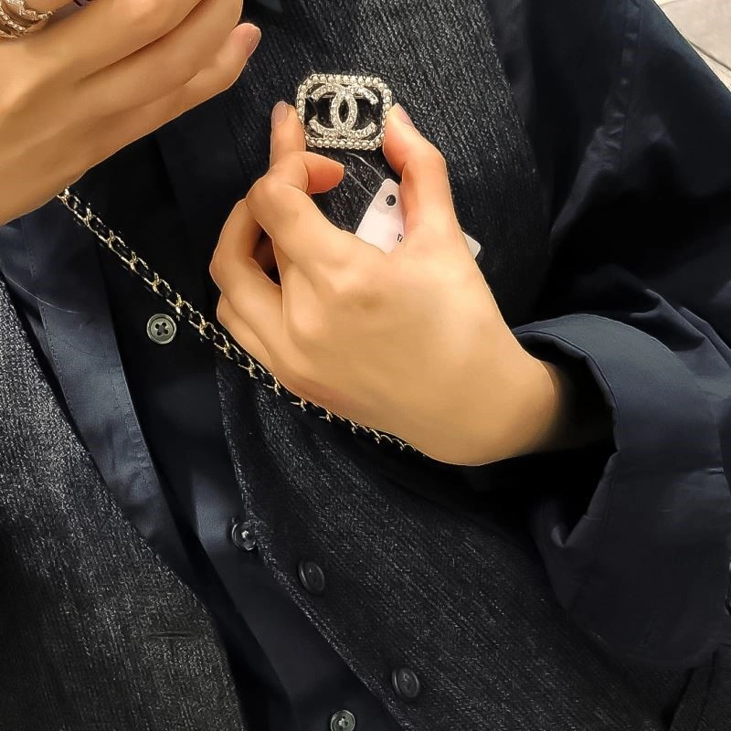Affordable Chanel Brooches 224339