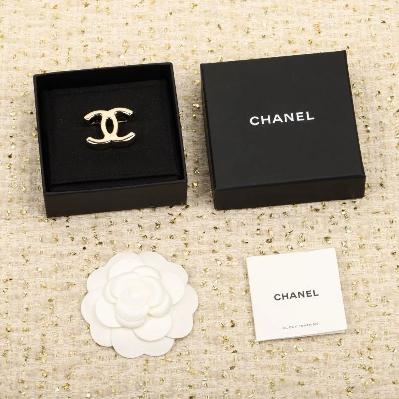 Chanel Brooches FashionForward 224327