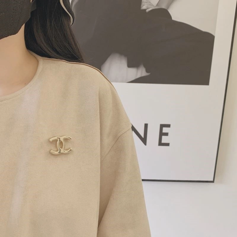 Chanel Brooches FashionForward 224327