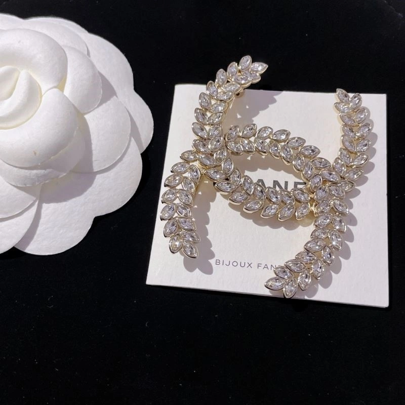 Neat Chanel Brooches 224322