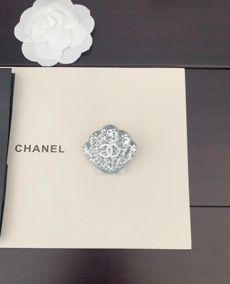Vibrant Chanel Brooches 224316