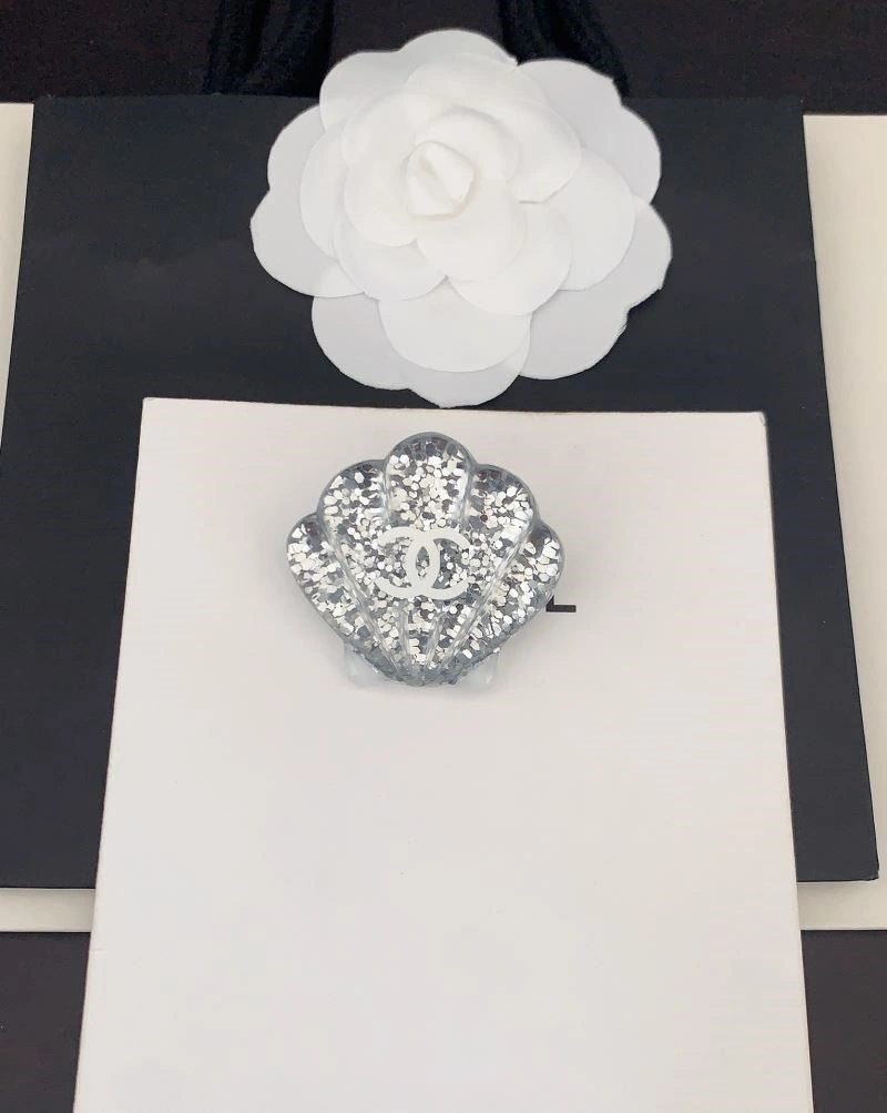 Vibrant Chanel Brooches 224316