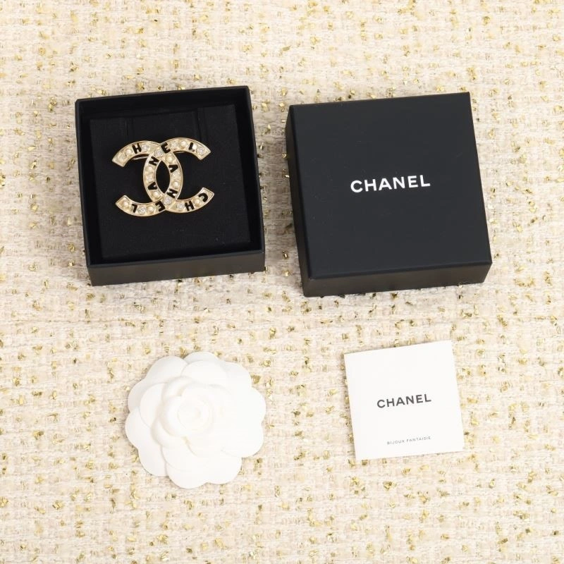 Unisex Chanel Brooches 224420