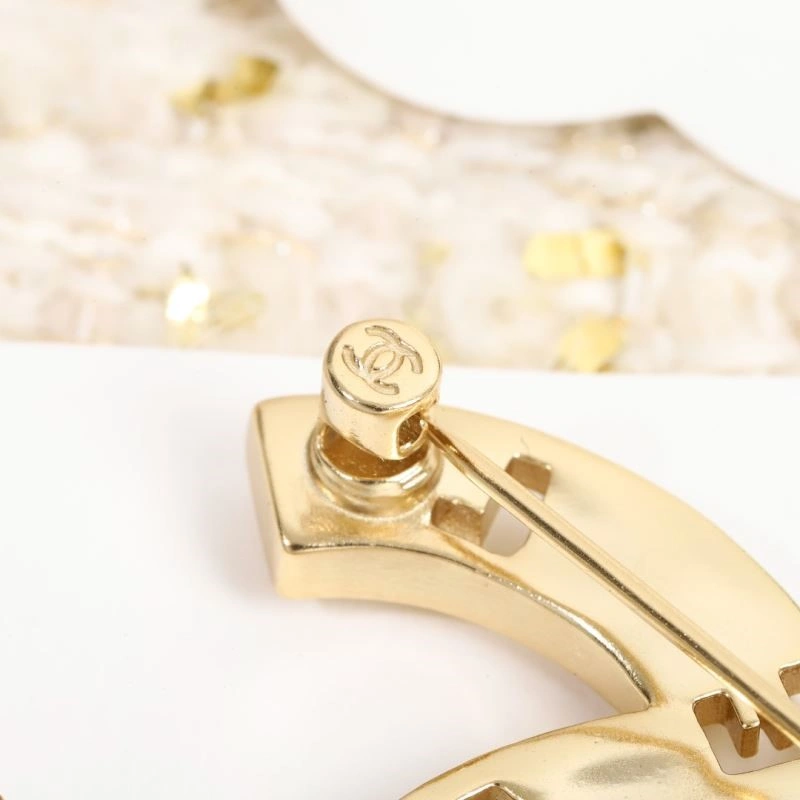 Unisex Chanel Brooches 224420