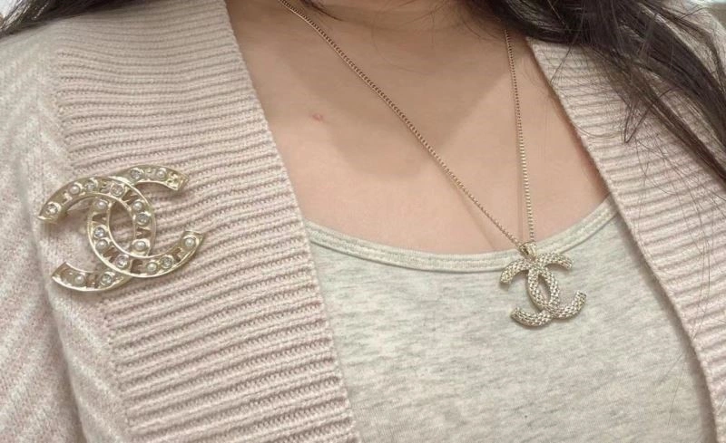 Unisex Chanel Brooches 224420