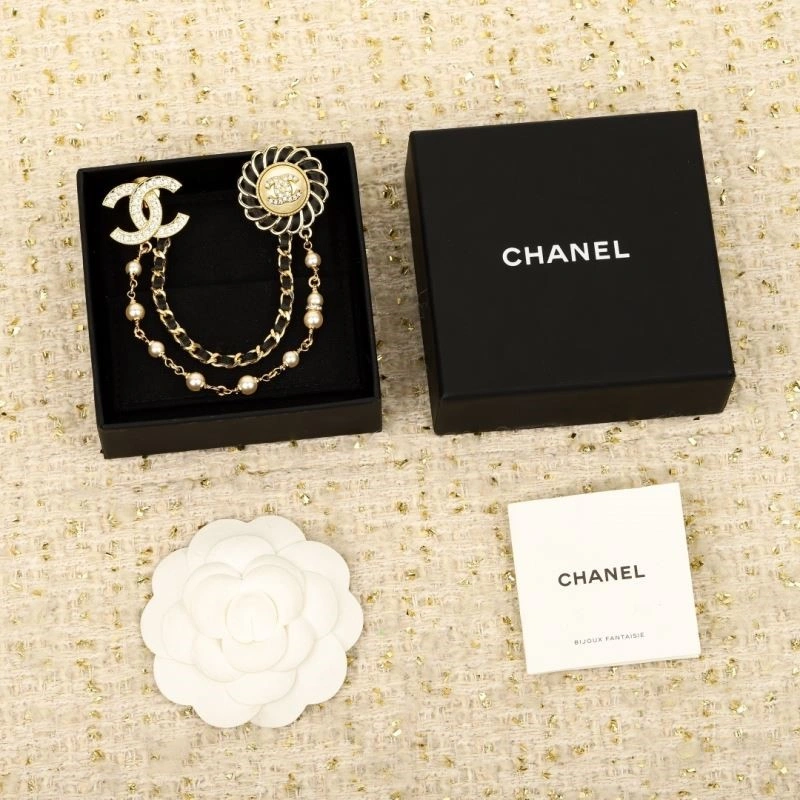 Youthful Chanel Brooches 223188
