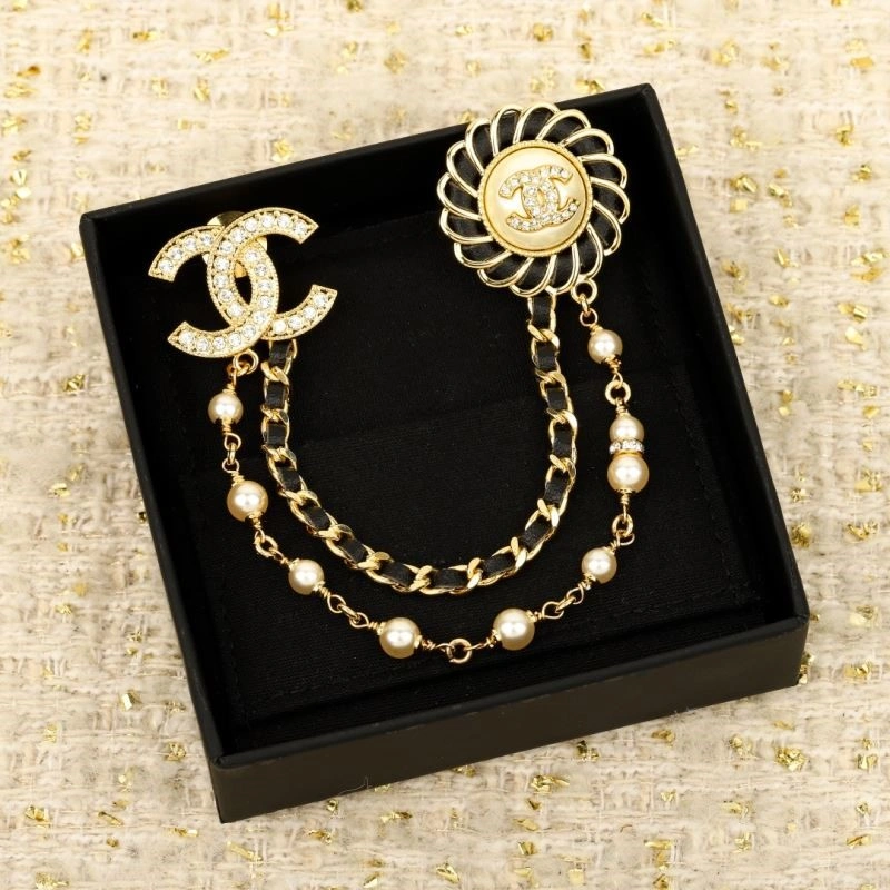 Youthful Chanel Brooches 223188