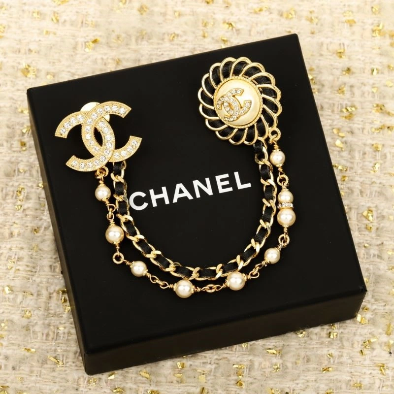 Youthful Chanel Brooches 223188
