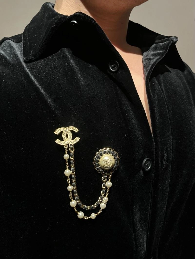 Youthful Chanel Brooches 223188