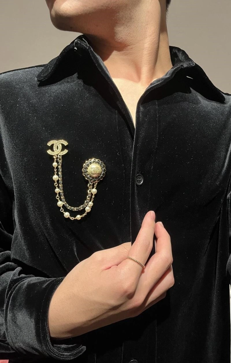 Youthful Chanel Brooches 223188