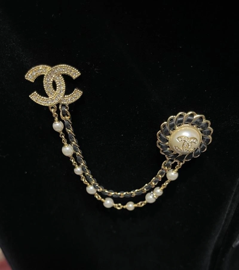 Youthful Chanel Brooches 223188