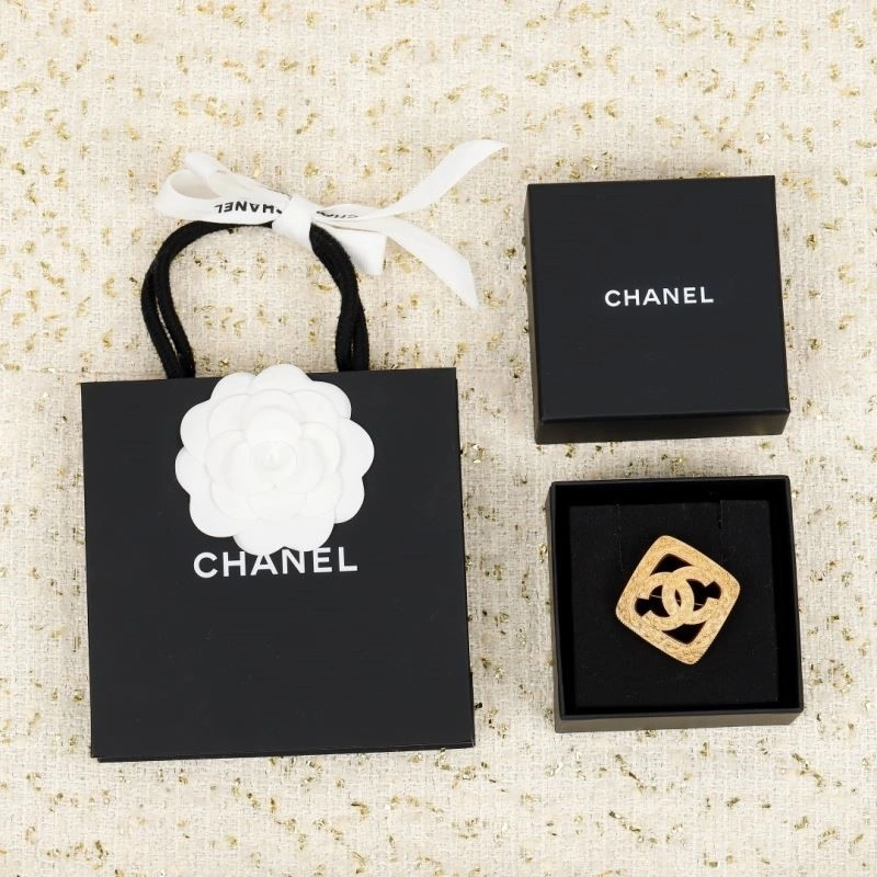 Sophisticated Chanel Brooches 223191