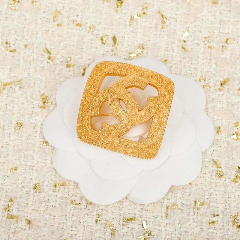 Sophisticated Chanel Brooches 223191