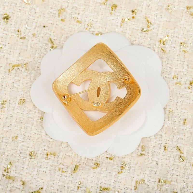 Sophisticated Chanel Brooches 223191