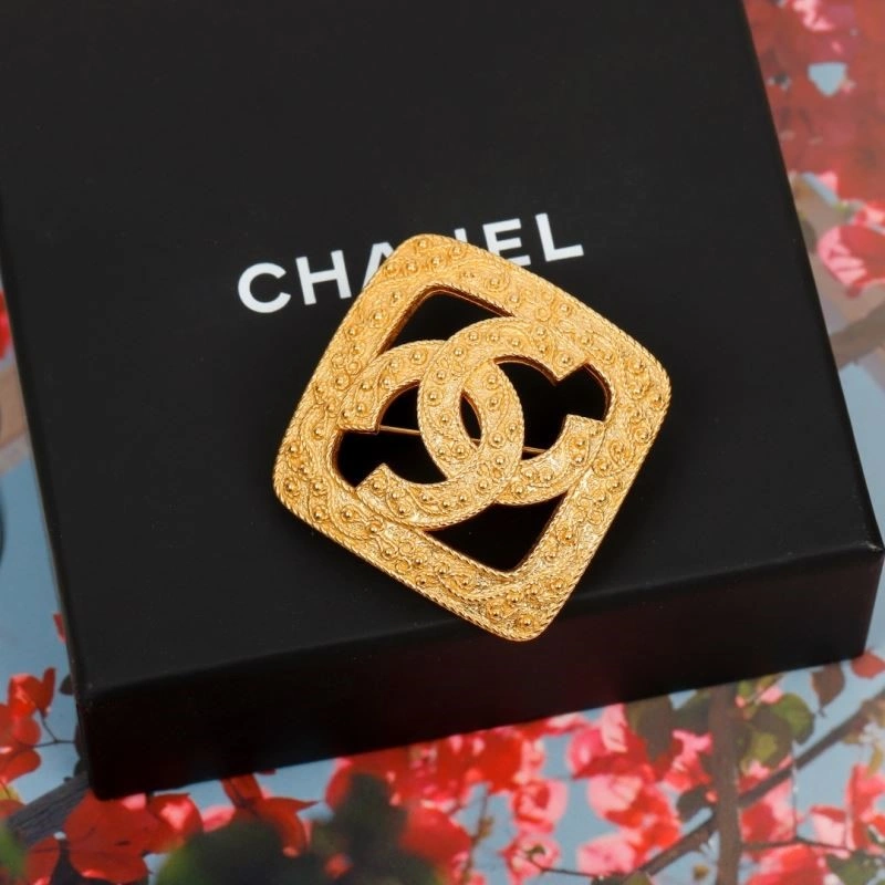 Sophisticated Chanel Brooches 223191
