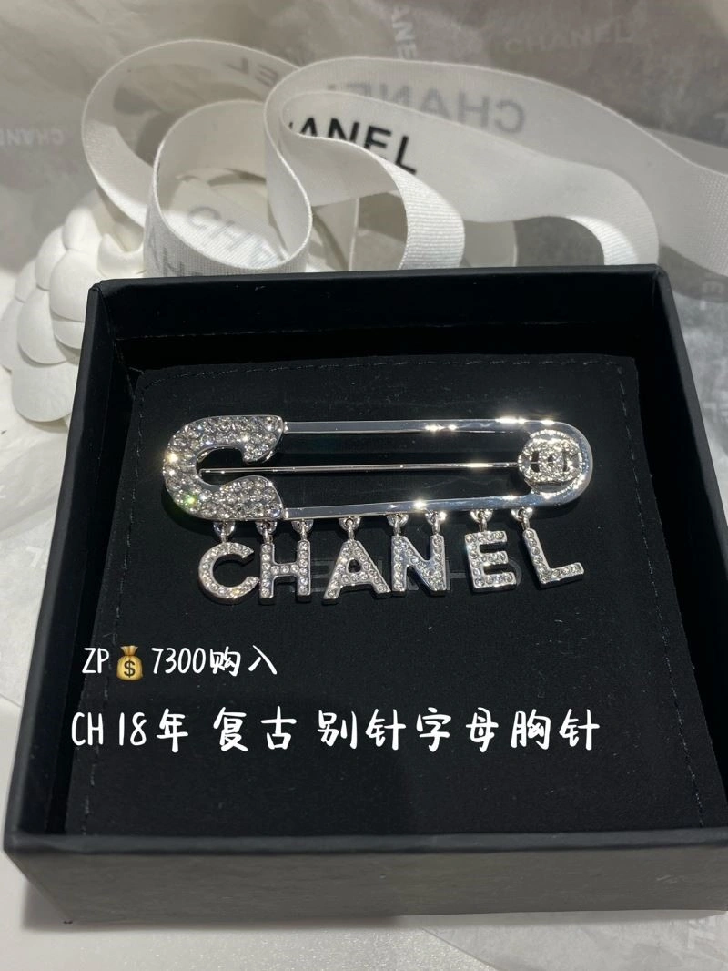 SoftTouch Chanel Brooches 223190