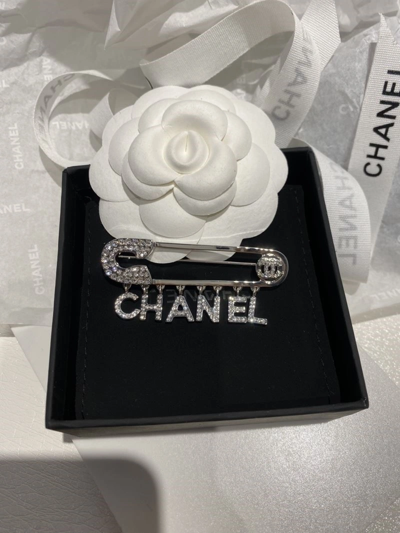 SoftTouch Chanel Brooches 223190