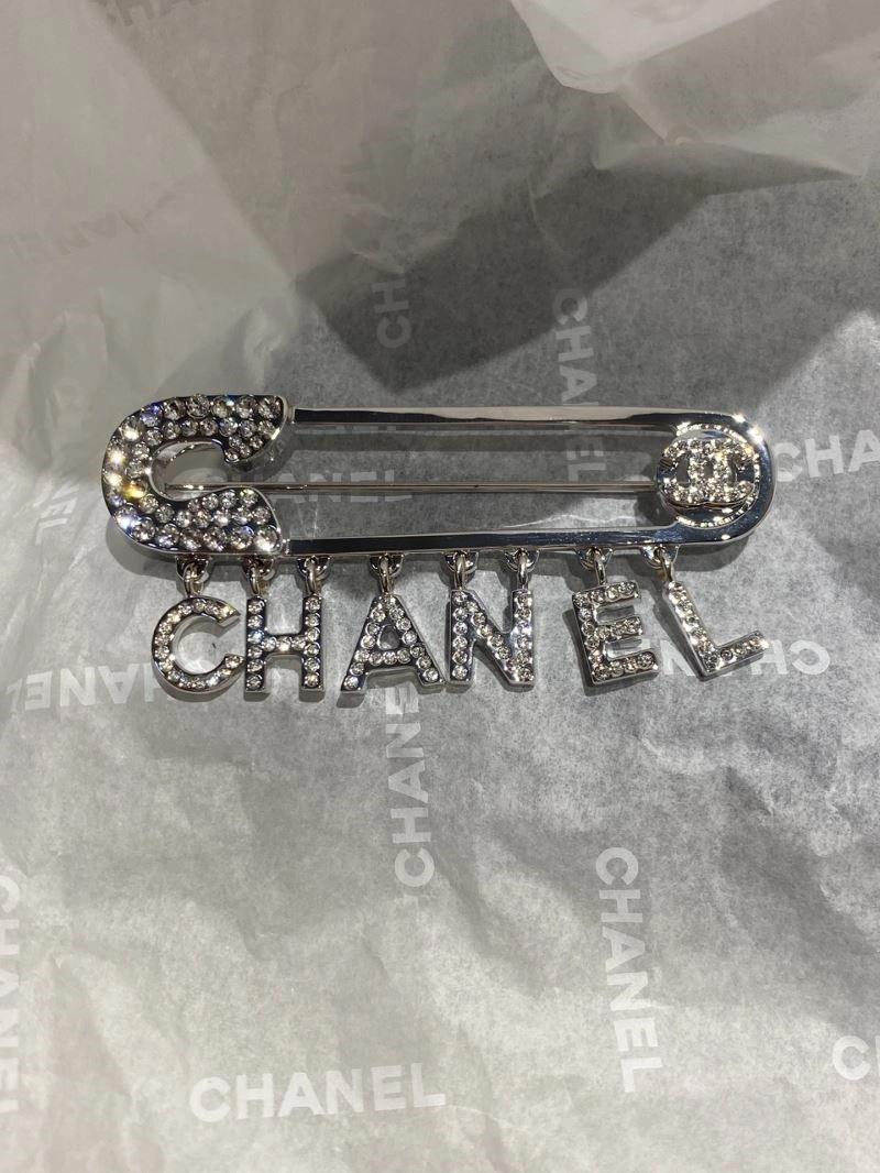 SoftTouch Chanel Brooches 223190