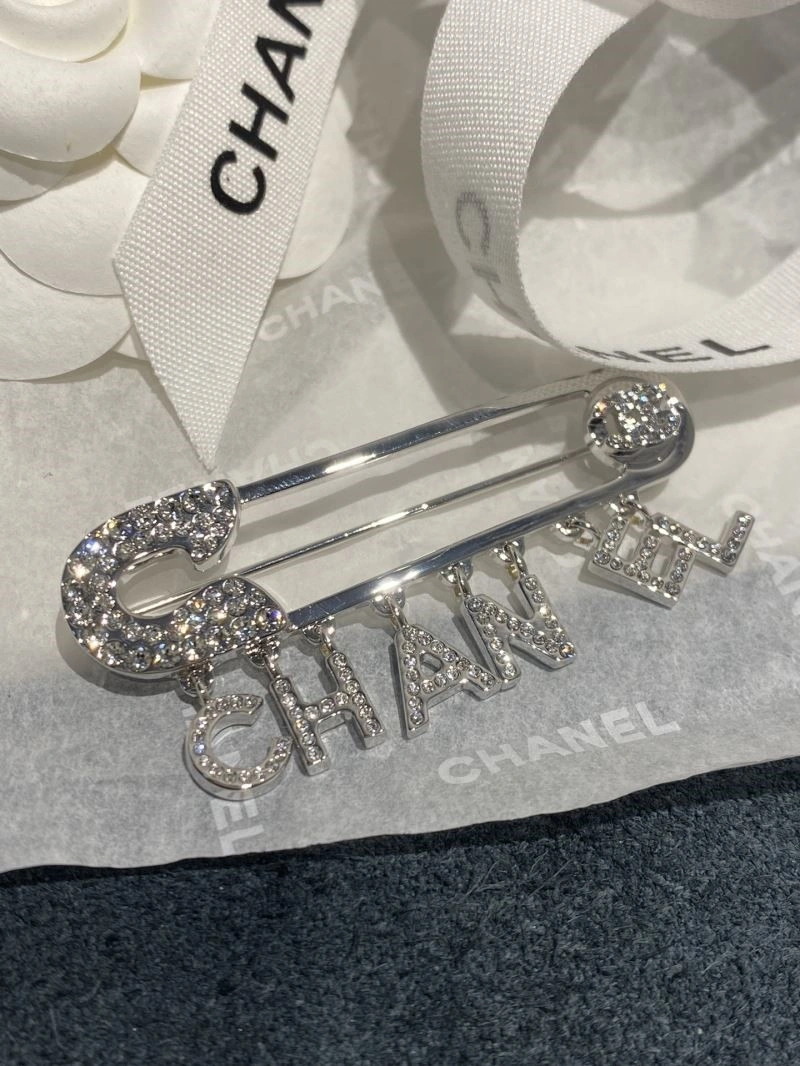 SoftTouch Chanel Brooches 223190