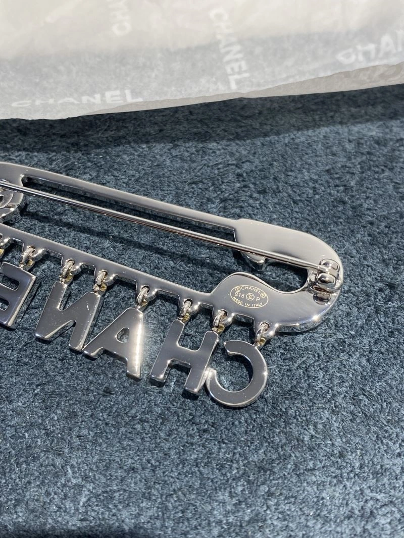 SoftTouch Chanel Brooches 223190