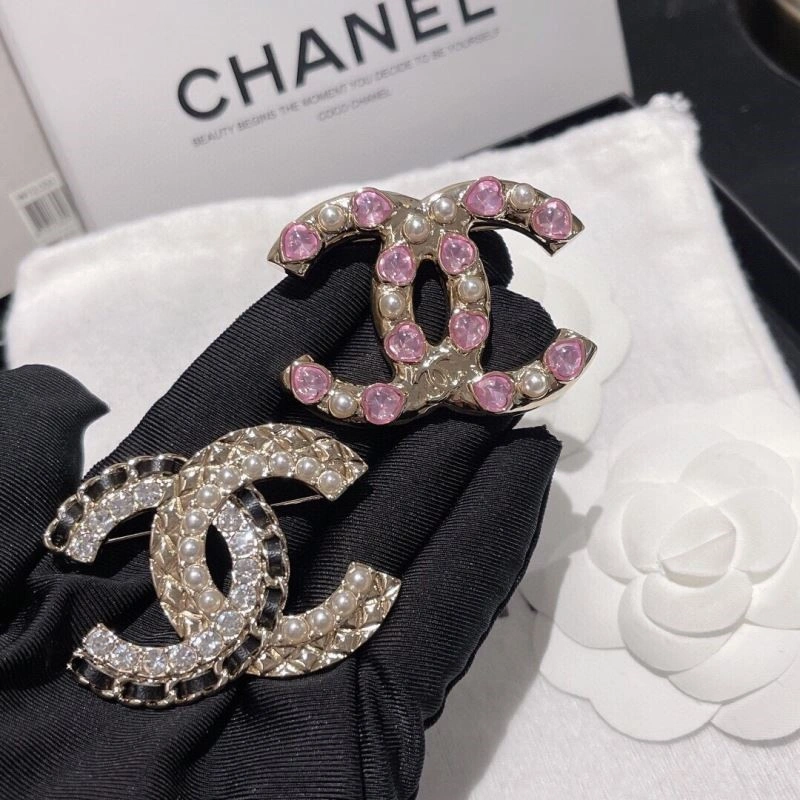 Trendsetting Chanel Brooches 223232