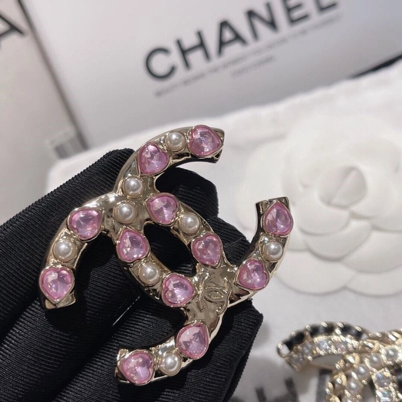 Trendsetting Chanel Brooches 223232