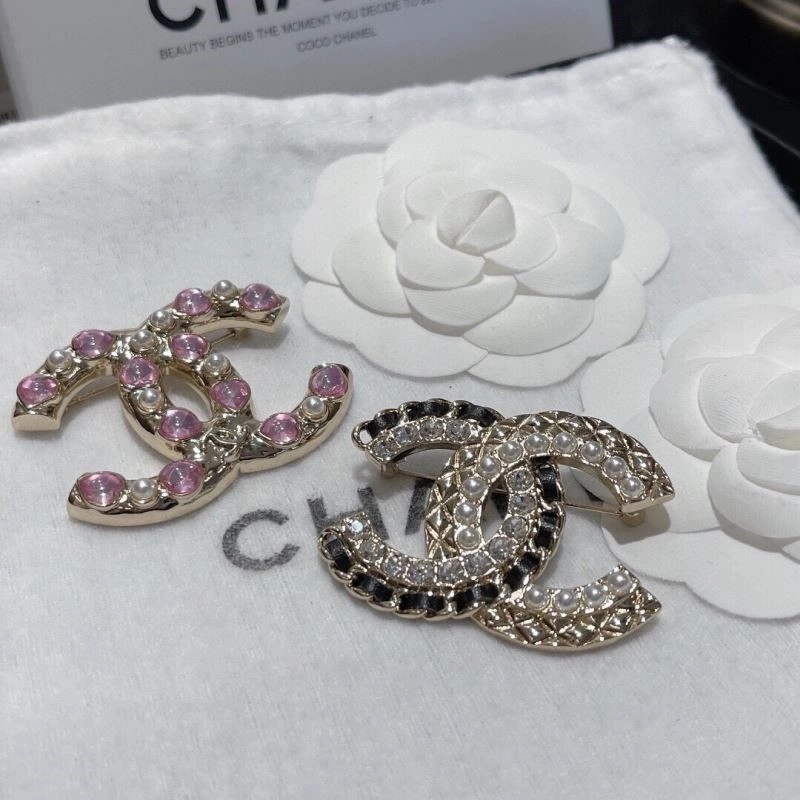 Trendsetting Chanel Brooches 223232