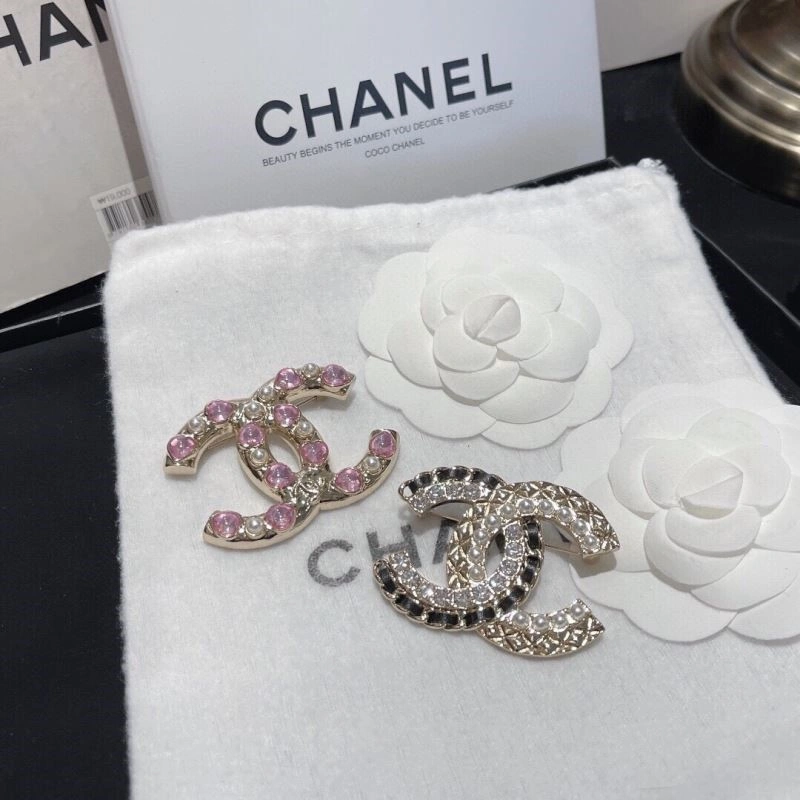 Trendsetting Chanel Brooches 223232