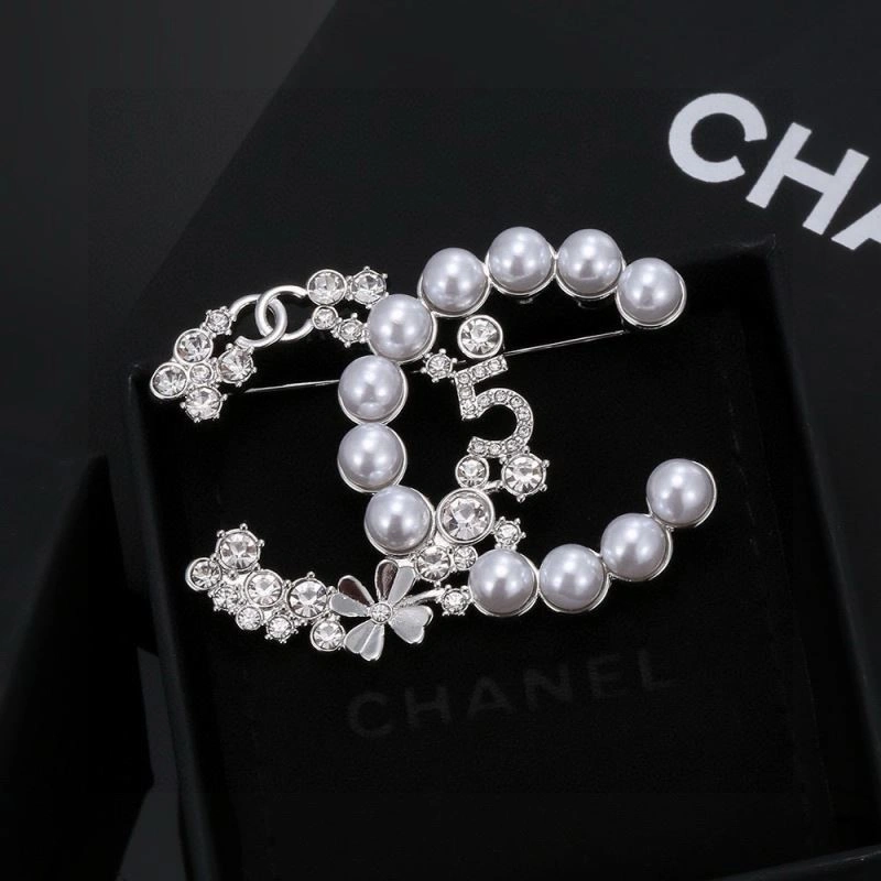 StreetReady Chanel Brooches 223272