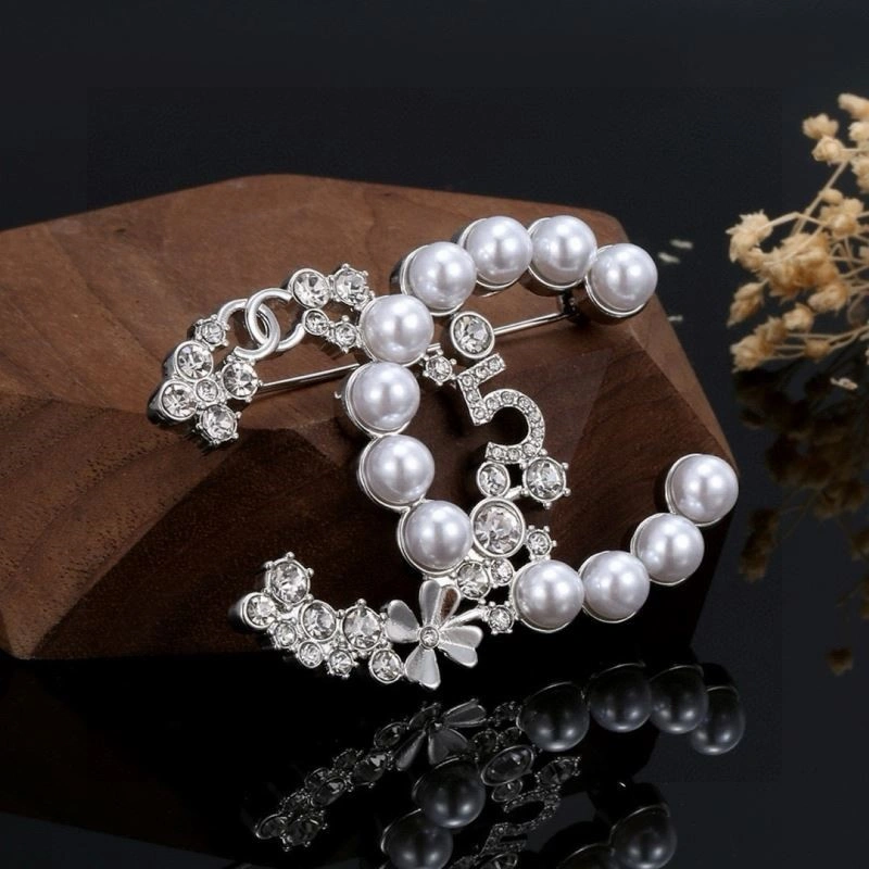 StreetReady Chanel Brooches 223272