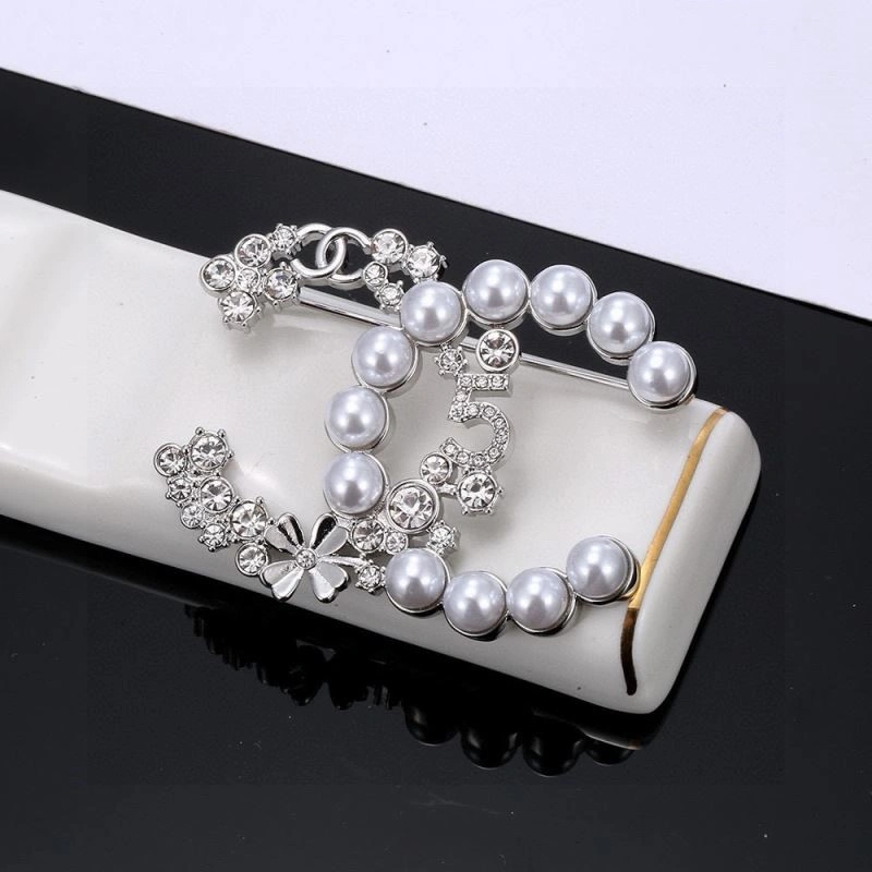 StreetReady Chanel Brooches 223272