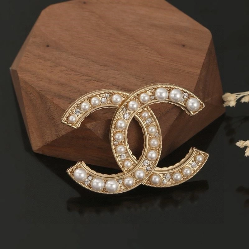 Lightweight Chanel Brooches 223187